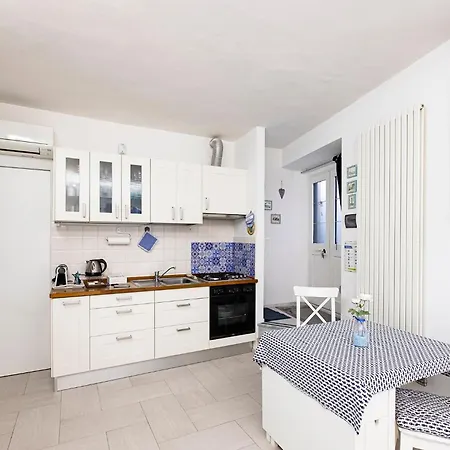 Casa Pervinca Apartman Chiavari